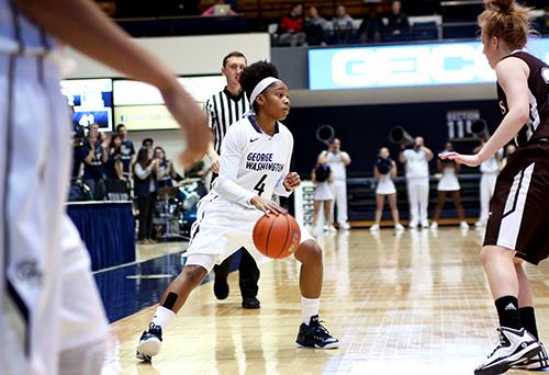 Senior guard Lauren Chase was one of four Colonials to score in double figures in GWs win over VCU Wednesday. Chase scored eight of her 10 points in the second half of the 65-57 victory. Desiree Halpern | Contributing Photo Editor