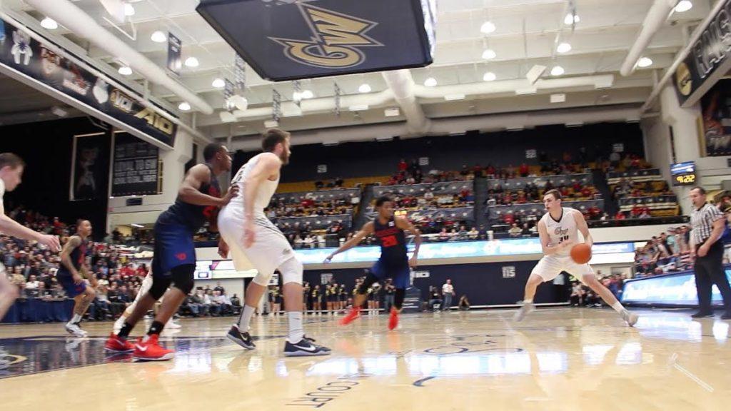 Mens basketball defeats Dayton 87-81 in final home game