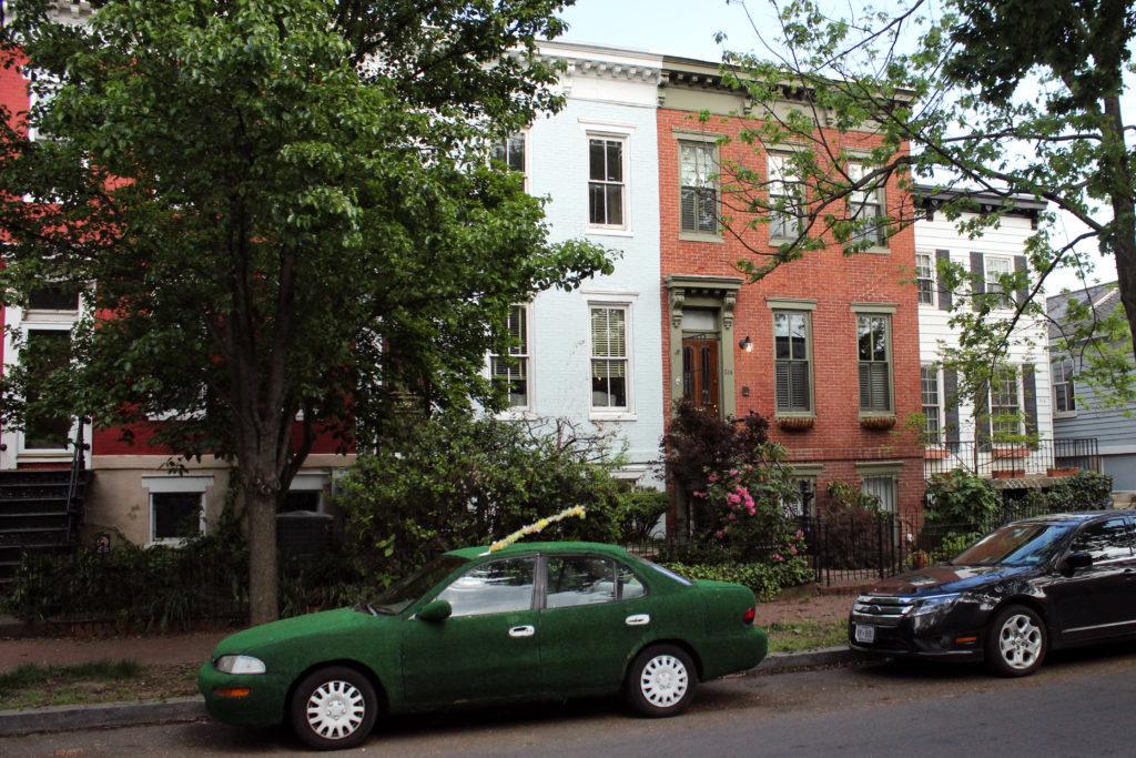 If+youre+living+in+D.C.+this+summer%2C+switch+it+up+and+pick+a+different+neighborhood.+Capitol+Hill+will+be+the+right+locale+for+you+if+youre+interested+in+exploring+the+bustling+restaurant+scene+at+Barracks+Row+on+Eighth+Street.