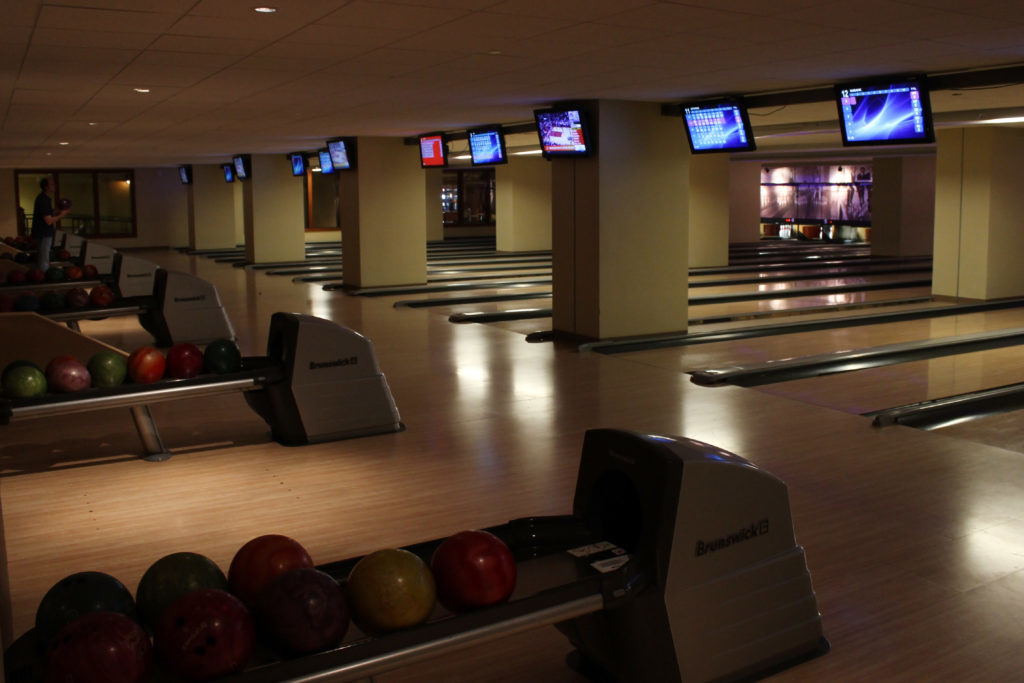 Best+low-key+Friday+night%3A+Bowling+and+bocce+at+Pinstripes
