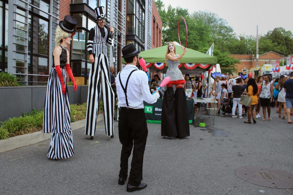 Snapshot – Jugglers perform at Georgetown French Market