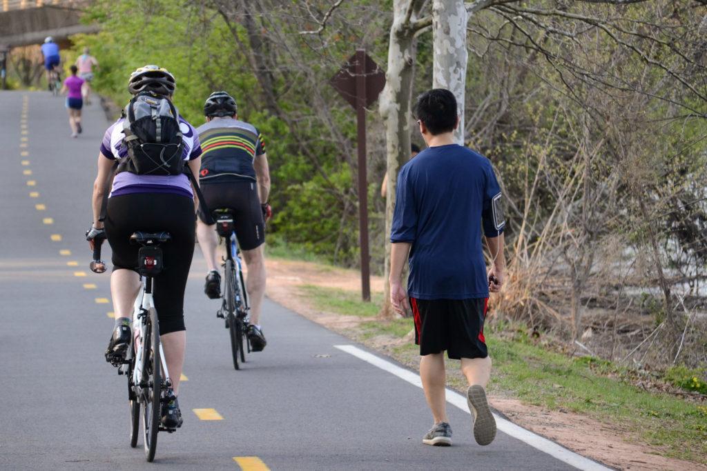 The Mount Vernon Trail is a paved, 18-mile track that runs from Rosslyn to George Washington’s riverside Mount Vernon Estate, just south of Alexandria. 