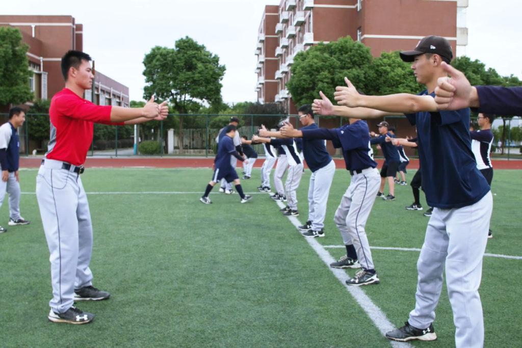 Xu+Guiyuan%2C+the+first+Chinese+MLB+player%2C+talks+with+students+at+a+baseball+training+center+in+China+during+filming+for+The+Great+China+Baseball+Hunt.+