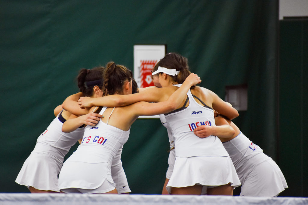 The+womens+tennis+team+huddles+during+Fridays+game+against+George+Mason.+