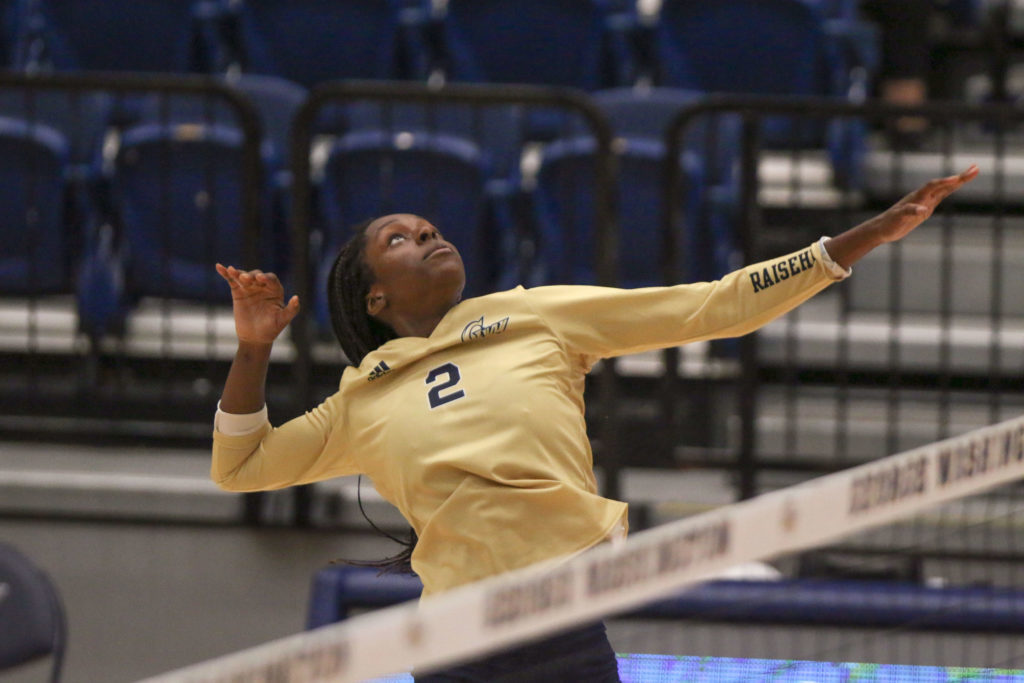 Outside hitter Paz Dozie-Nnamah gears up to hit the ball. 