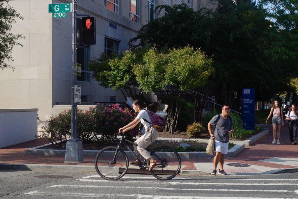 The District Department of Transportation will build a protected bike line on 20th and 21st streets.