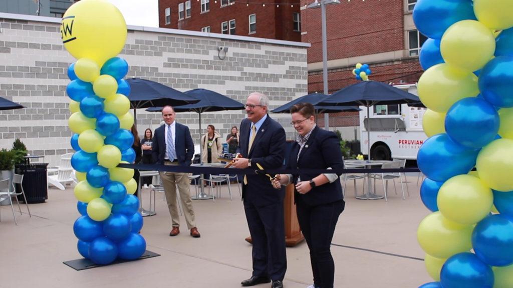 Potomac Square’s grand opening kicked off with a ribbon cutting ceremony Wednesday morning. GW Dining handed out free GW swag to students, and the D.C.-based food app TwentyTables brought out eight food trucks for lunch service.