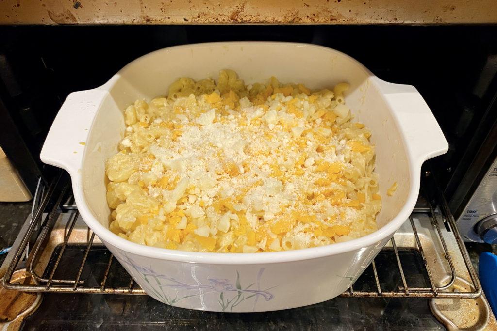 Take a stab at baked mac and cheese while procrastibaking on final exam prep and end-of-semester papers. 