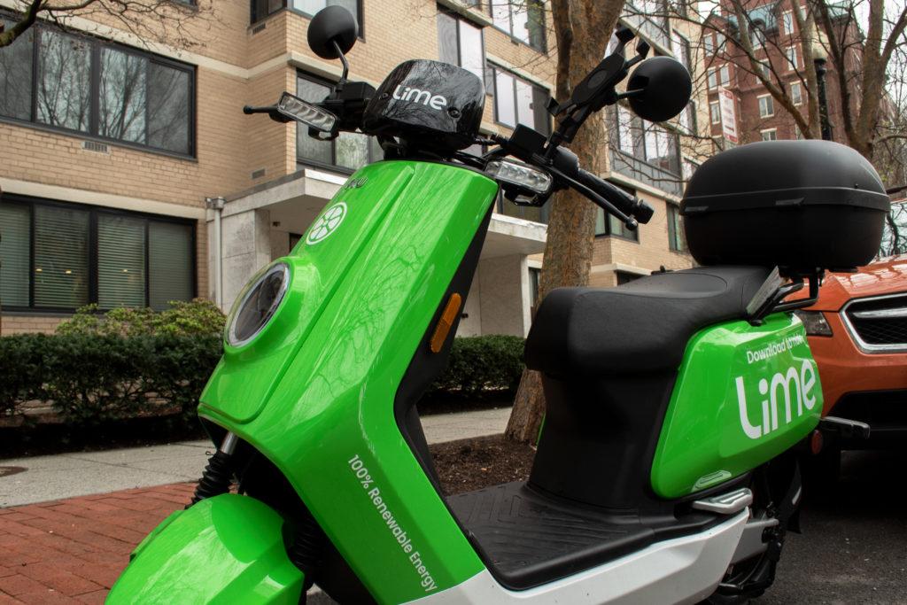 Lime+officials+are+using+sensors+to+confirm+moped+riders+are+wearing+helmets.