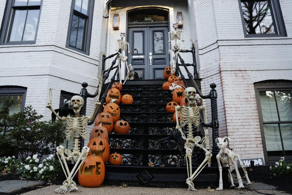 Decorations+adorn+the+streets+of+D.C.+as+residents+celebrate+Halloween.+%0A