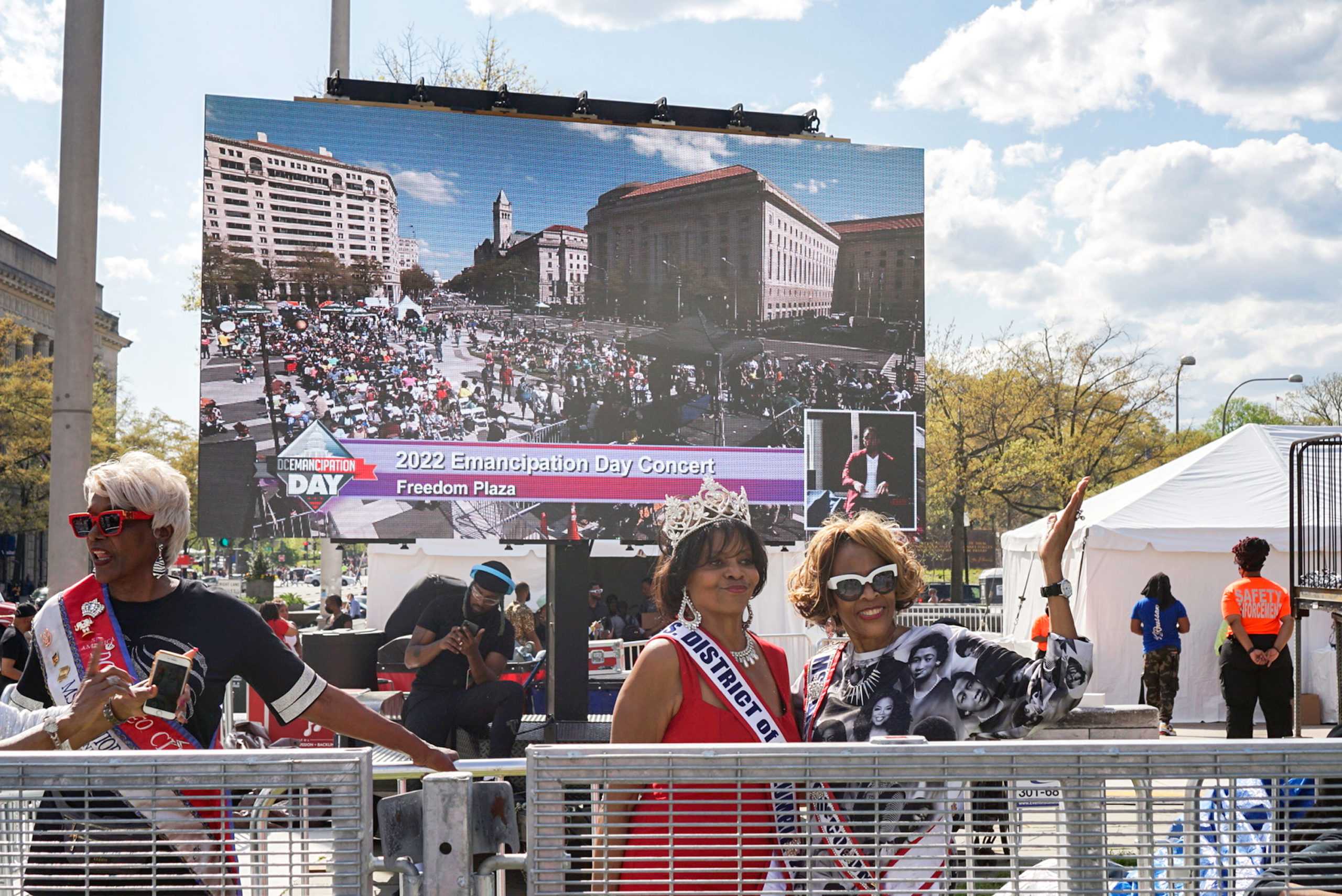D.C. Emancipation Day celebration draws hundreds at Freedom Plaza The
