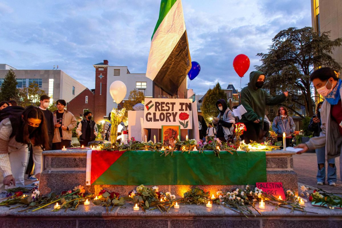 Students mourn killed Palestinians in candlelit vigil