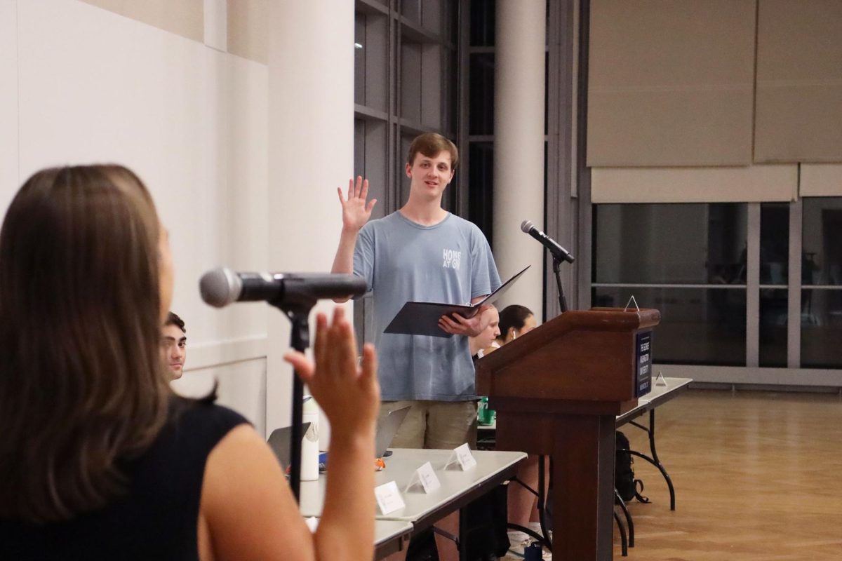 Student Government Association Vice President Ethan Lynne conducts the swearing in ceremony for new senators.