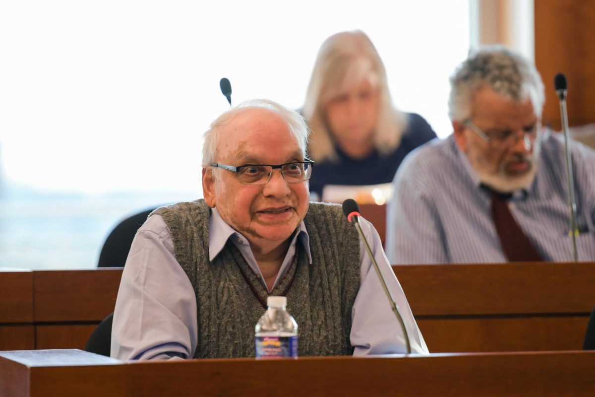 Murli Gupta during a Faculty Senate Meeting in 2020.