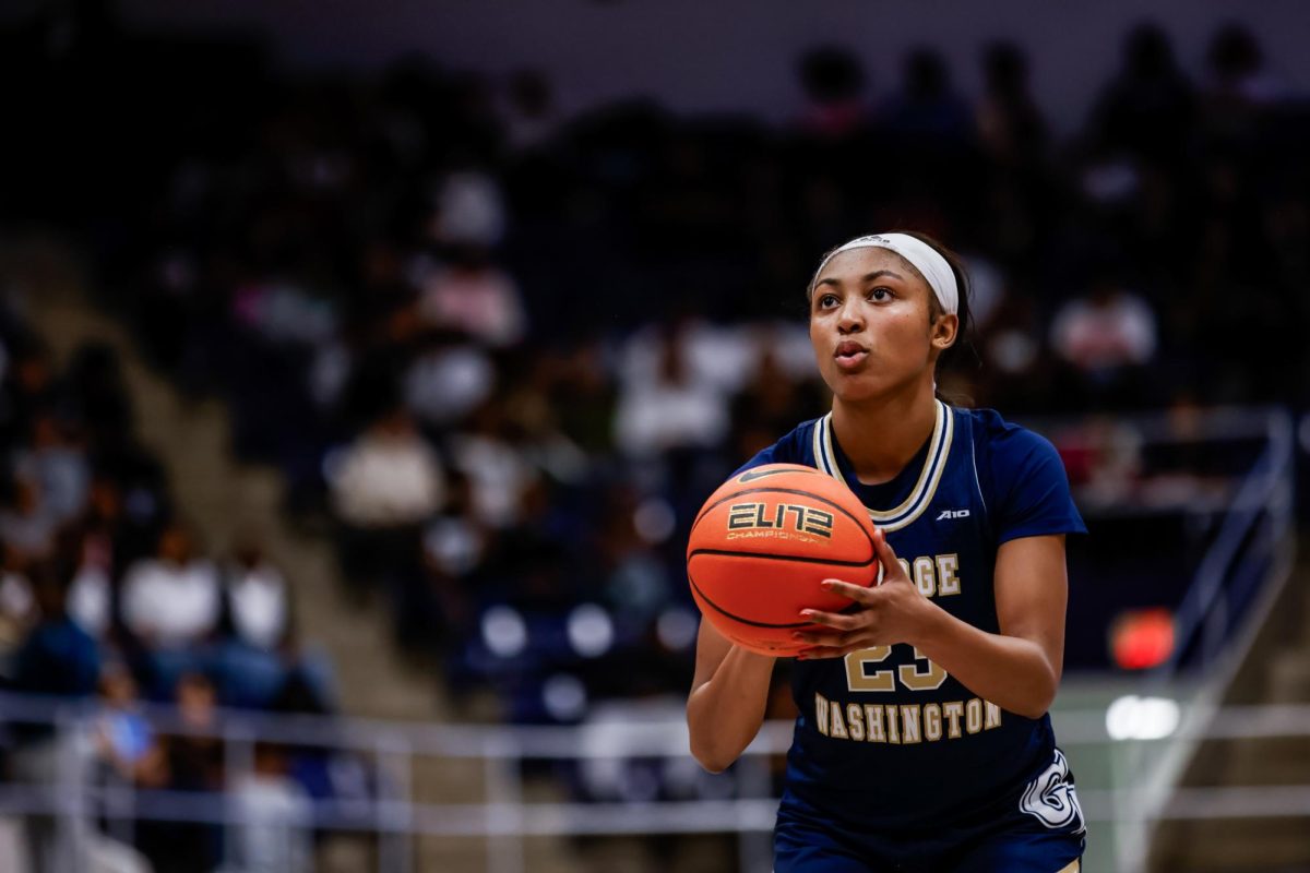 Graduate guard Makayla Andrews prepares to shoot a basket during a game in the fall.