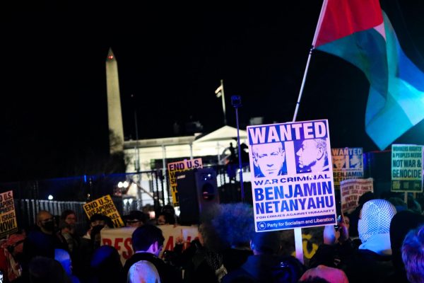 Pro-Palestinian protesters condemn Trump-Netanyahu meeting outside White House – The GW Hatchet